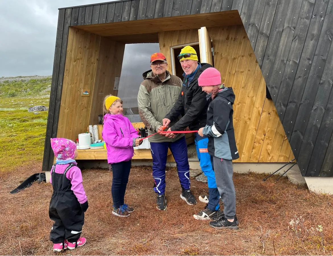 Åpning av Perleturhytta 01.07.23. Ordfører Knut Store og Hugo Tingvoll.